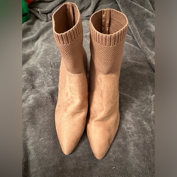 Call it spring booties - Picture 1 of 4